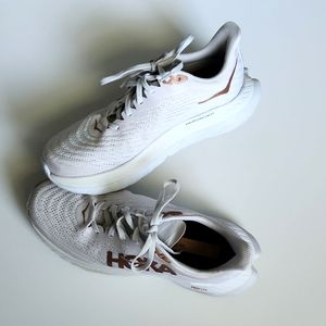 Women's Hoka Mach 5 l, size 8, white/cream & rose gold